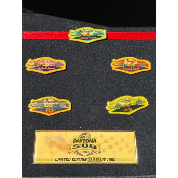 Disney Daytona 500 2004 Limited Edition Pin Set 0110/1000 main image 1